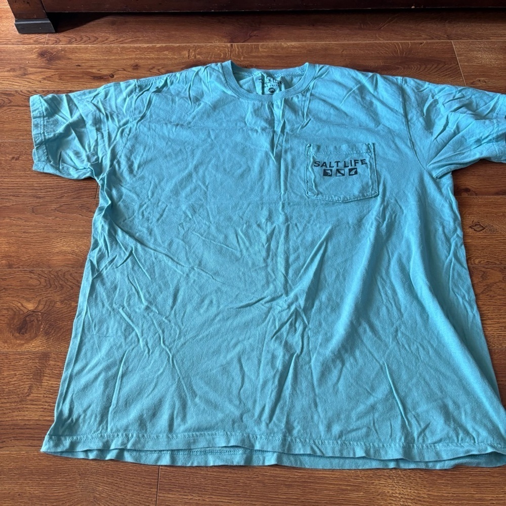 Salt Life Men's Pocket T-Shirt in size XL